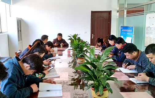 运转工区“学习能手”姚平到机修厂讲课