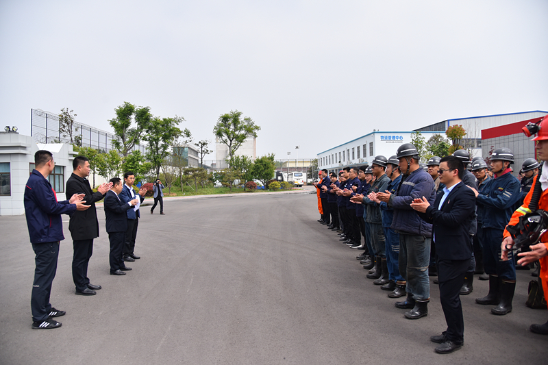 指挥组传达演习指令