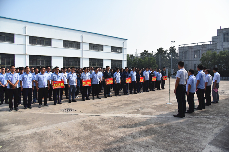 启动仪式上整齐的队列